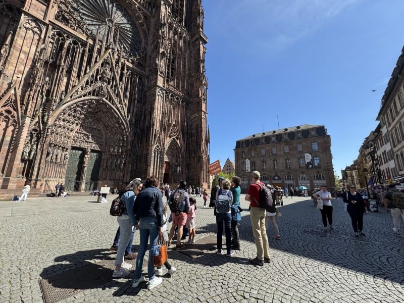 Groupe touristes cathédrale