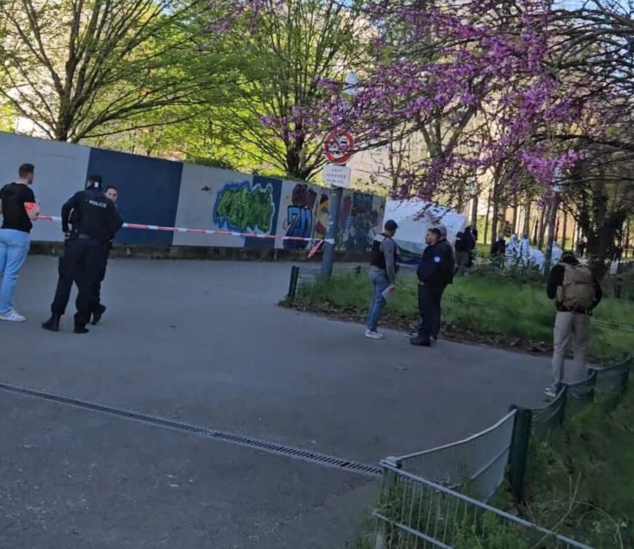 Près de Lyon. Un jeune tué par balles devant une école, l'établissement confiné en urgence