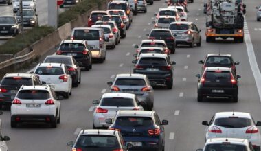 un accident impliquant deux véhicules provoque un bouchon à la sortie de Marseille