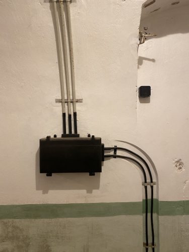 Fort Ducrot – cables factices
