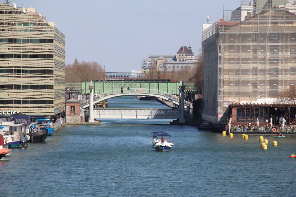 La nouvelle flotte de bateaux arrivera progressivement sur la base nautique de La Villette jusqu'à l'ouverture du service le 21 avril 2025.