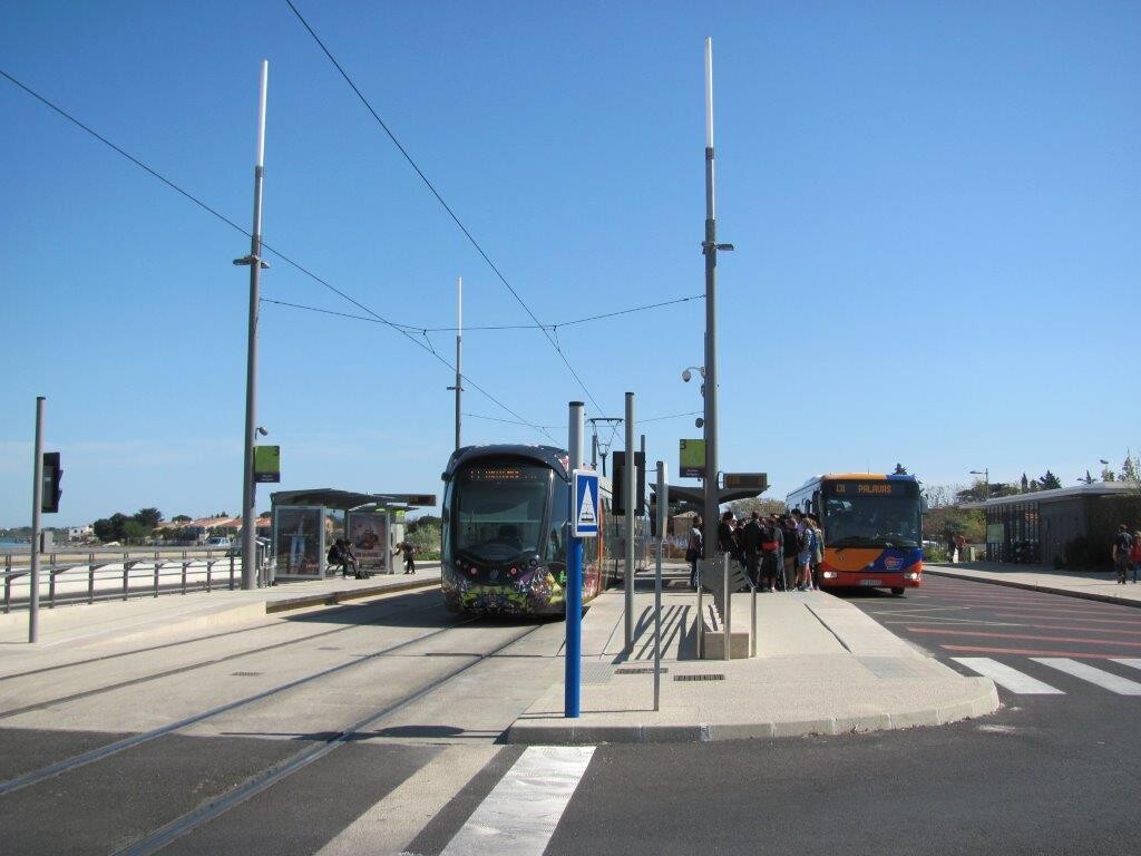 un tramway toutes les quinze minutes le dimanche et jours fériés sur la ligne 3