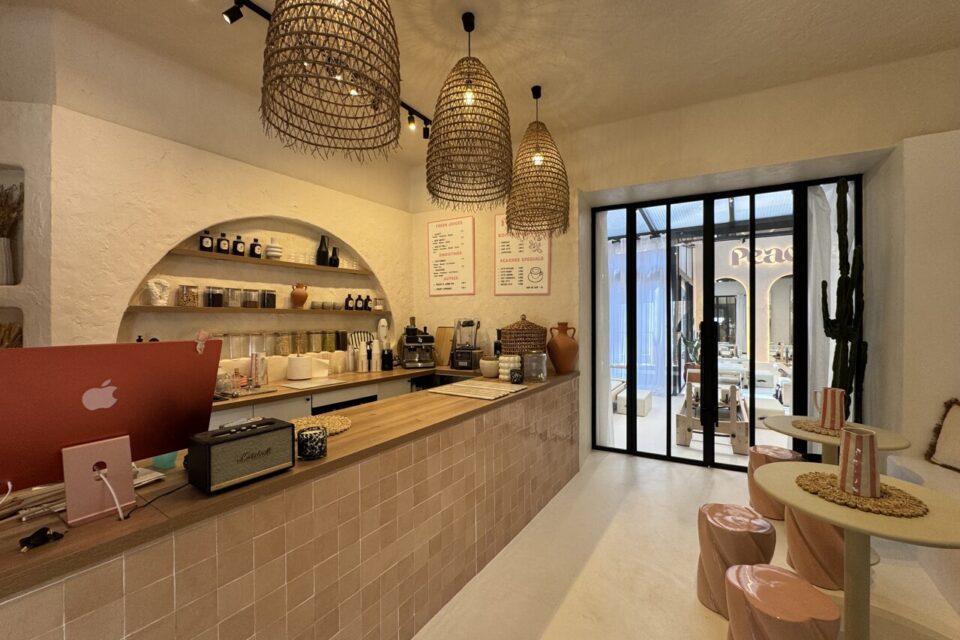 Un coin coffee shop aux inspirations balinaises 