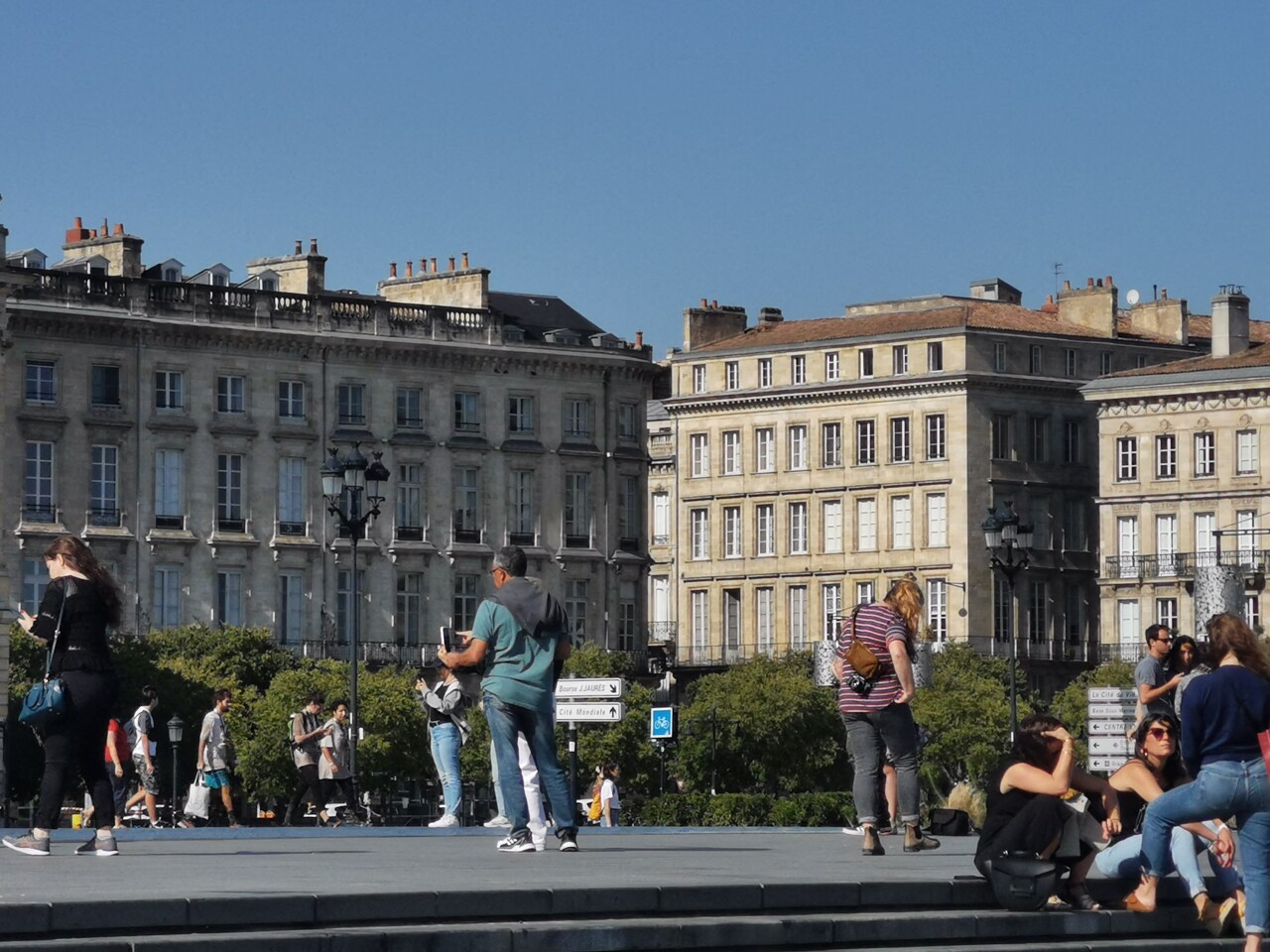 Météo France prévoit du soleil et des températures inhabituellement élevées avant une triste semaine
