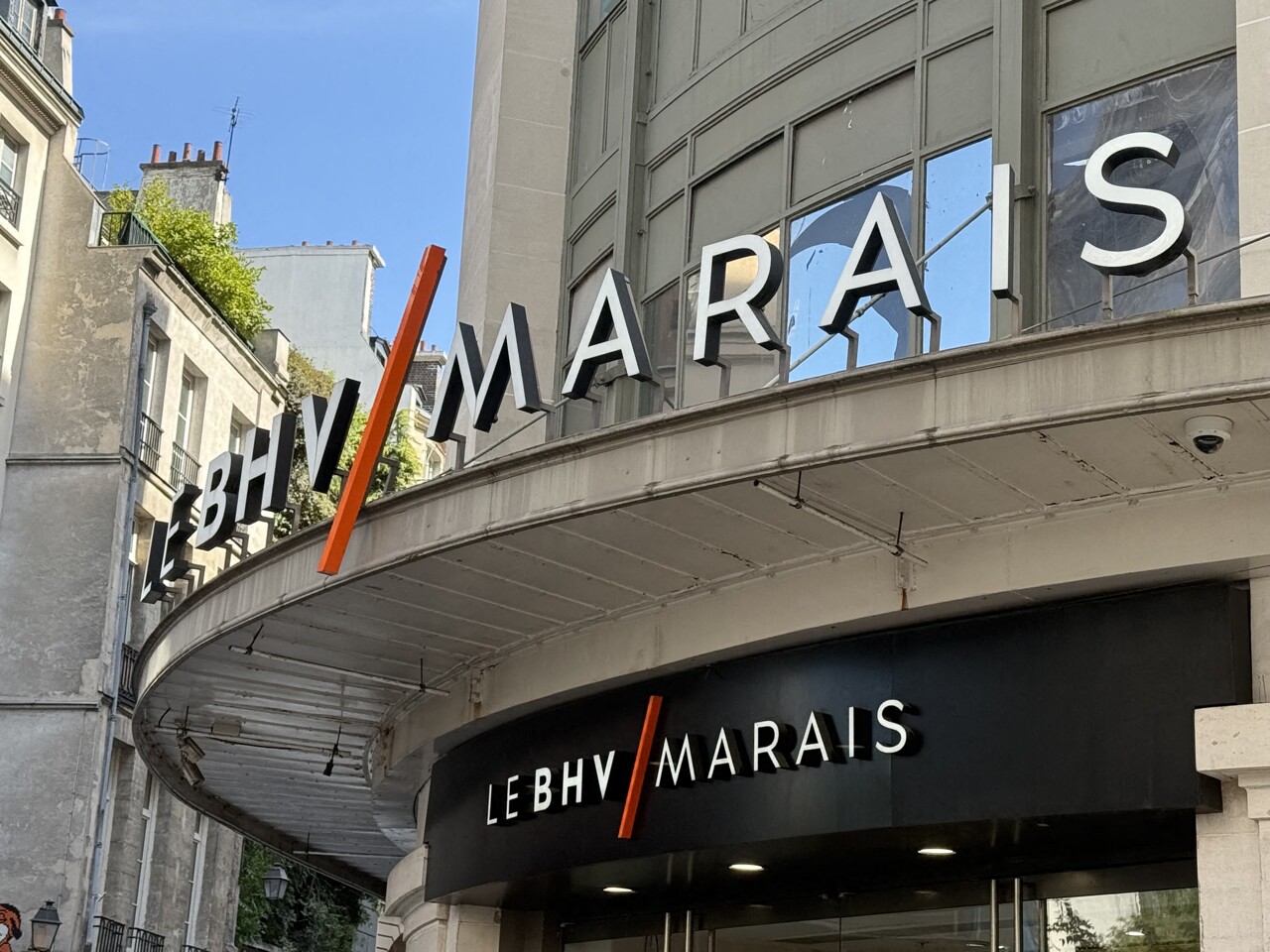 comment le magasin veut faire revenir les clients rue de Rivoli à Paris