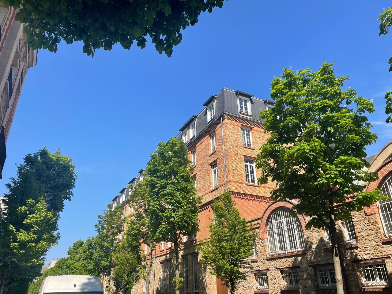 Plaintes pour agressions dans un établissement scolaire, expropriations... L'info à midi en Île-de-France