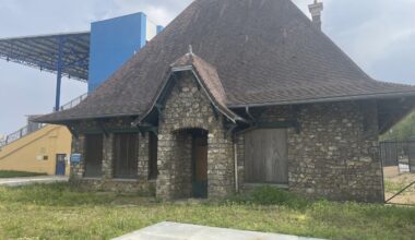 à Colombes, le pavillon de pesage du stade Yves-du-Manoir va être démoli