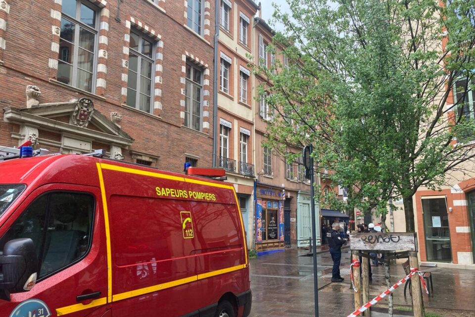 Les pompiers sont sur place depuis 15h15.