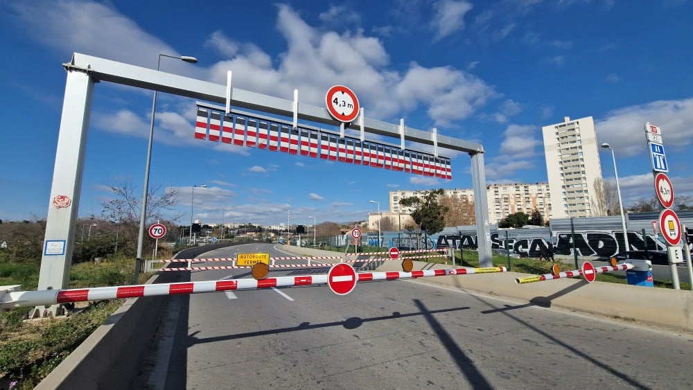 la L2 est fermée en direction d'Aix en raison d'un véhicule en feu