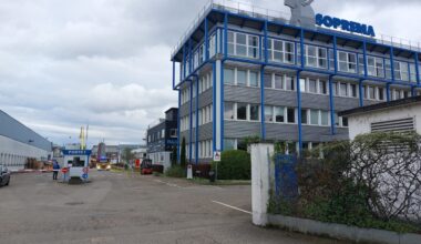 une explosion dans une citerne de bitume provoque un incendie, ce que l'on sait