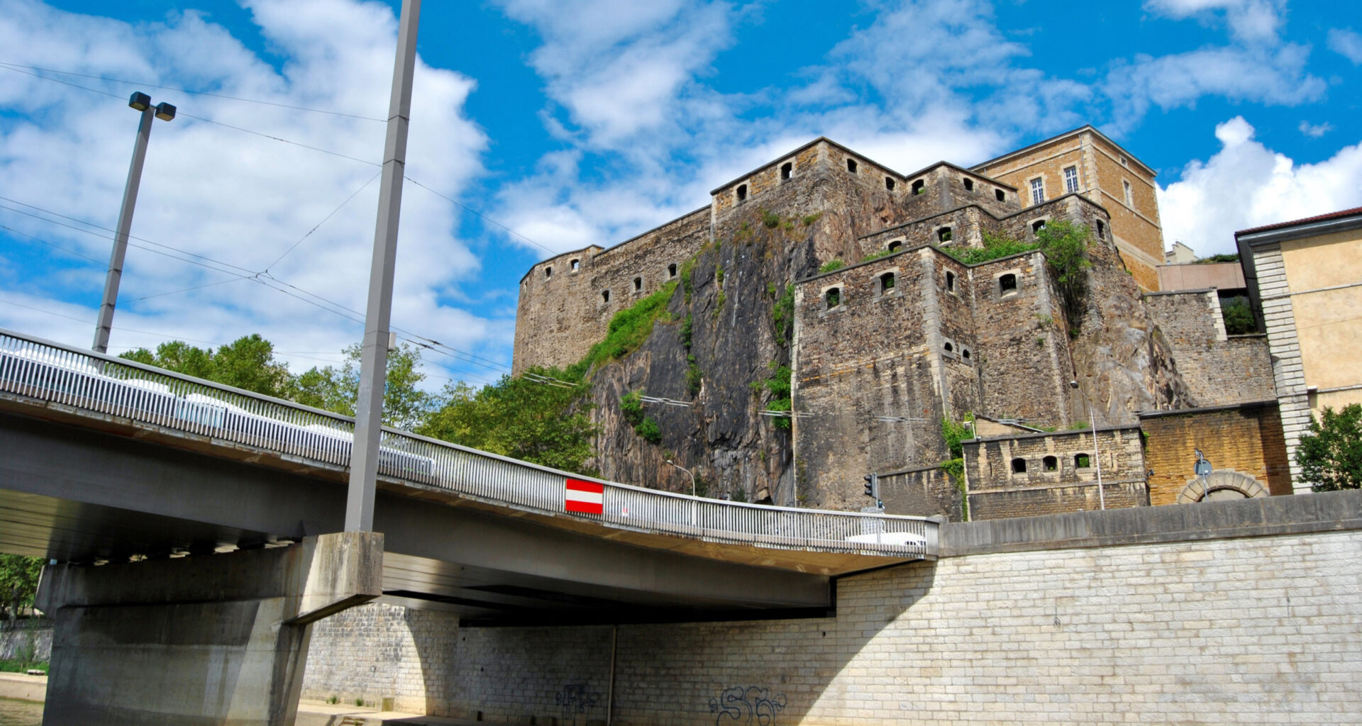 © Shutterstock - Aprile festival ouvre ce vendredi 18 avril à Lyon au départ du bastion Saint-Just.