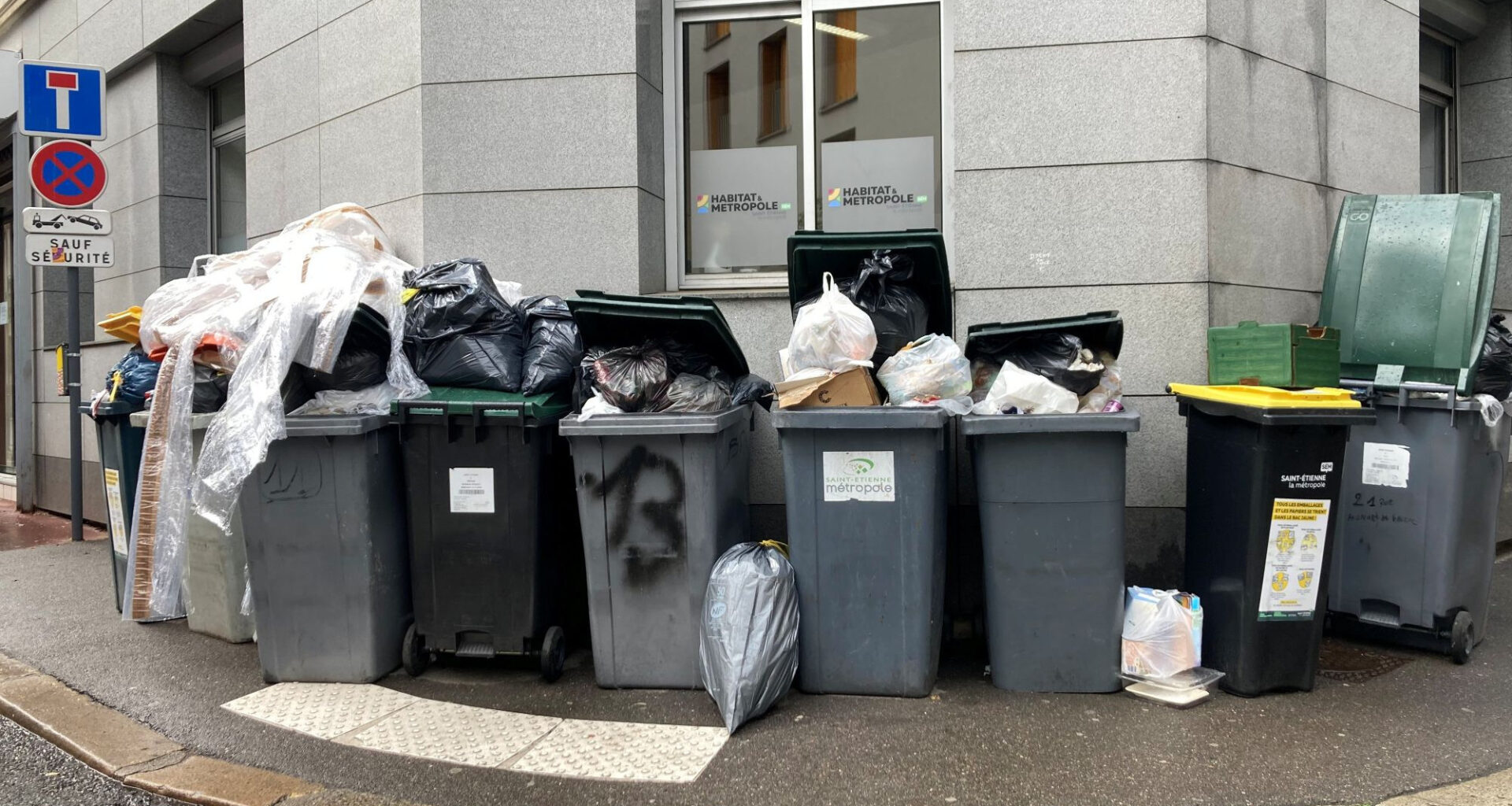 © Stéphanie Véron - La grève touchant le ramassage des poubelles à Saint-Etienne métropole est amenée à se poursuivre.