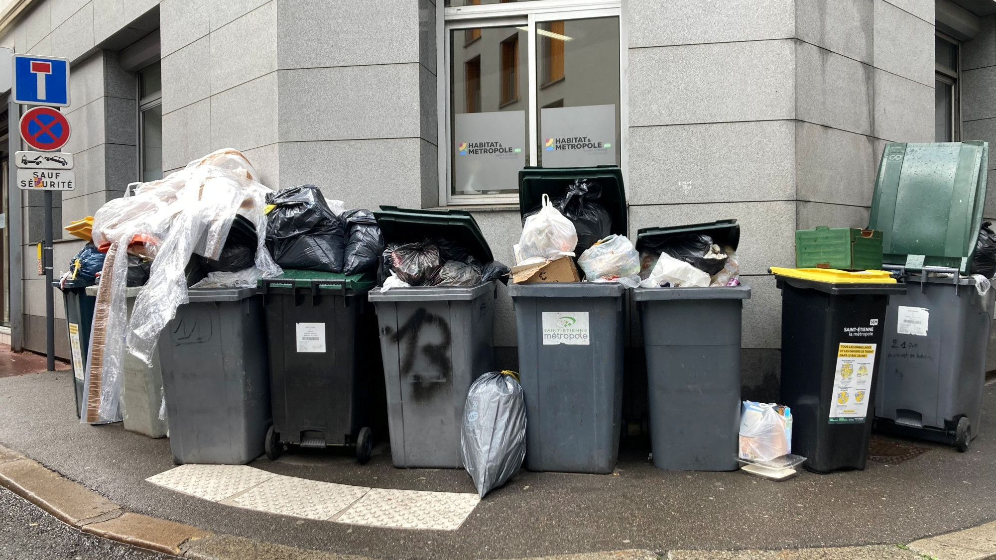 © Stéphanie Véron - La grève touchant le ramassage des poubelles à Saint-Etienne métropole est amenée à se poursuivre.