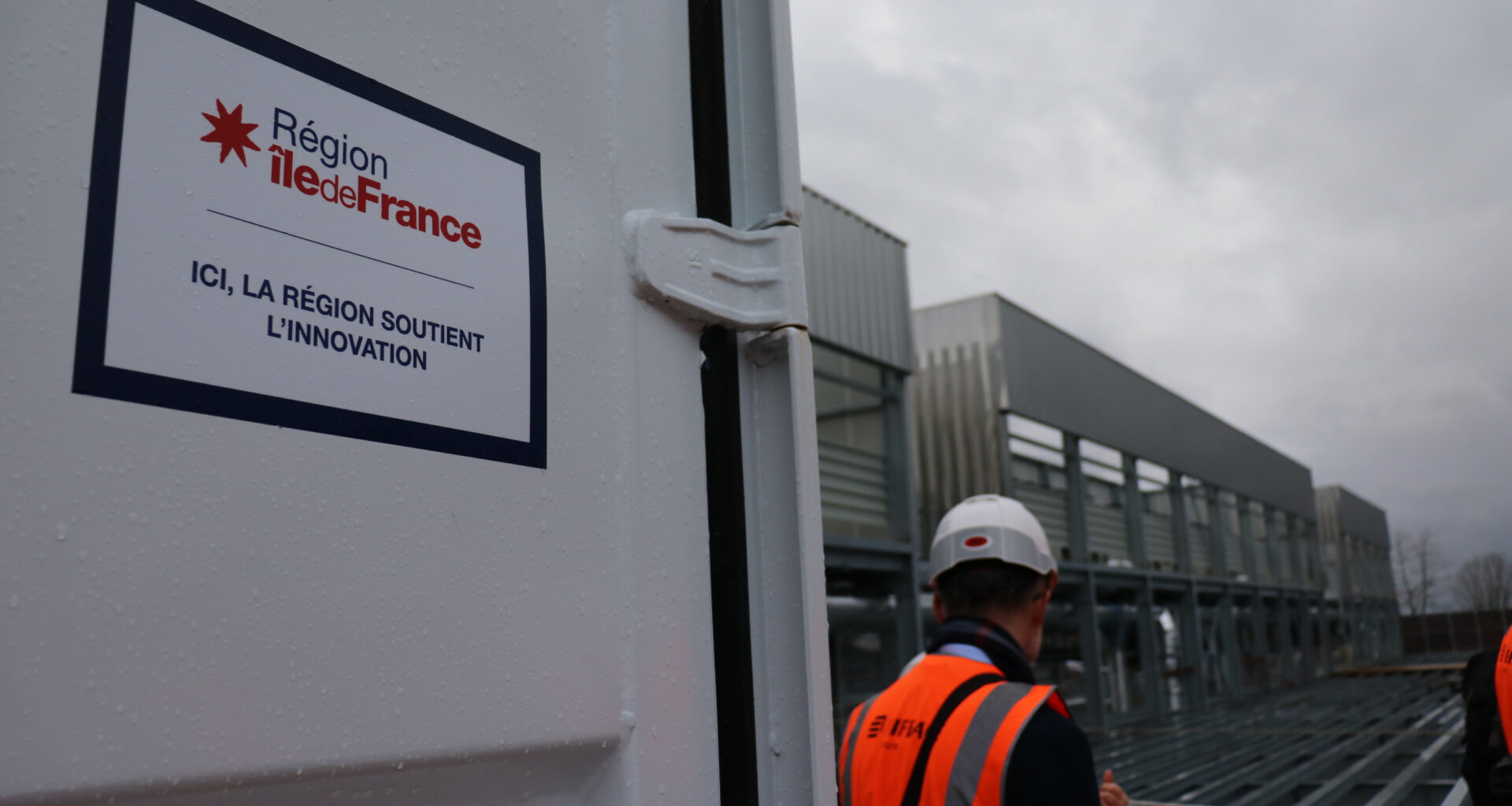 Région IDF - A Bruyères-le-Châtel, la Région aide le projet de l'entreprise Eclairion qui ouvre un centre pour les supercalculateurs.