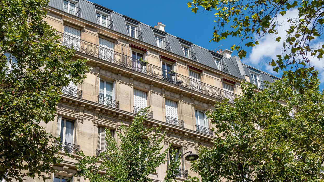 © Shutterstock - Les Notaires du Grand Paris constatent une reprise du secteur immobilier et prévoient une hausse des prix des logements anciens, à Paris comme dans toute l'Ile-de-France.