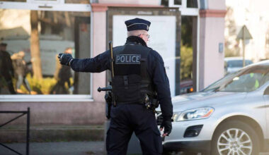 © Shutterstock - Des policiers ont été pris pour cibles après avoir mis fin à un rodéo urbain dans le XXe arrondissement de Paris.