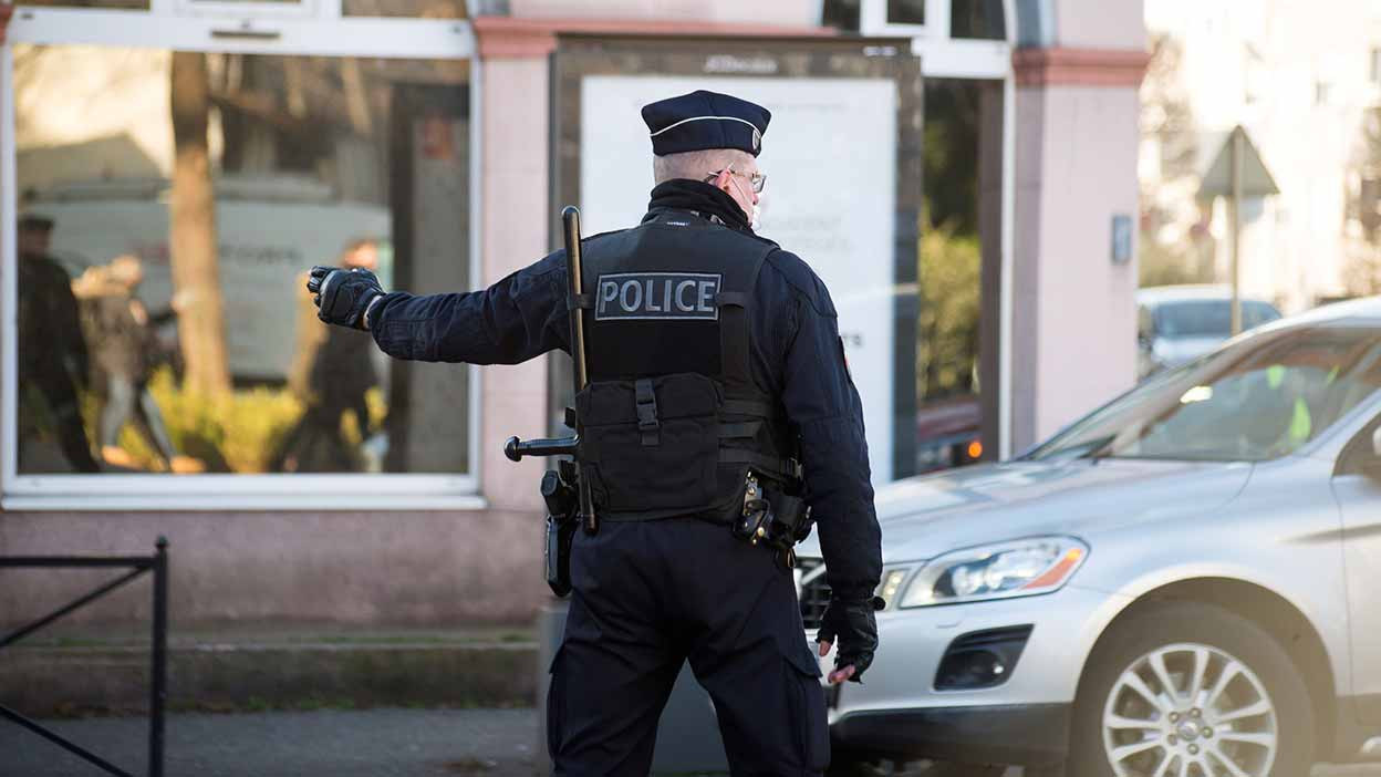 © Shutterstock - Des policiers ont été pris pour cibles après avoir mis fin à un rodéo urbain dans le XXe arrondissement de Paris.