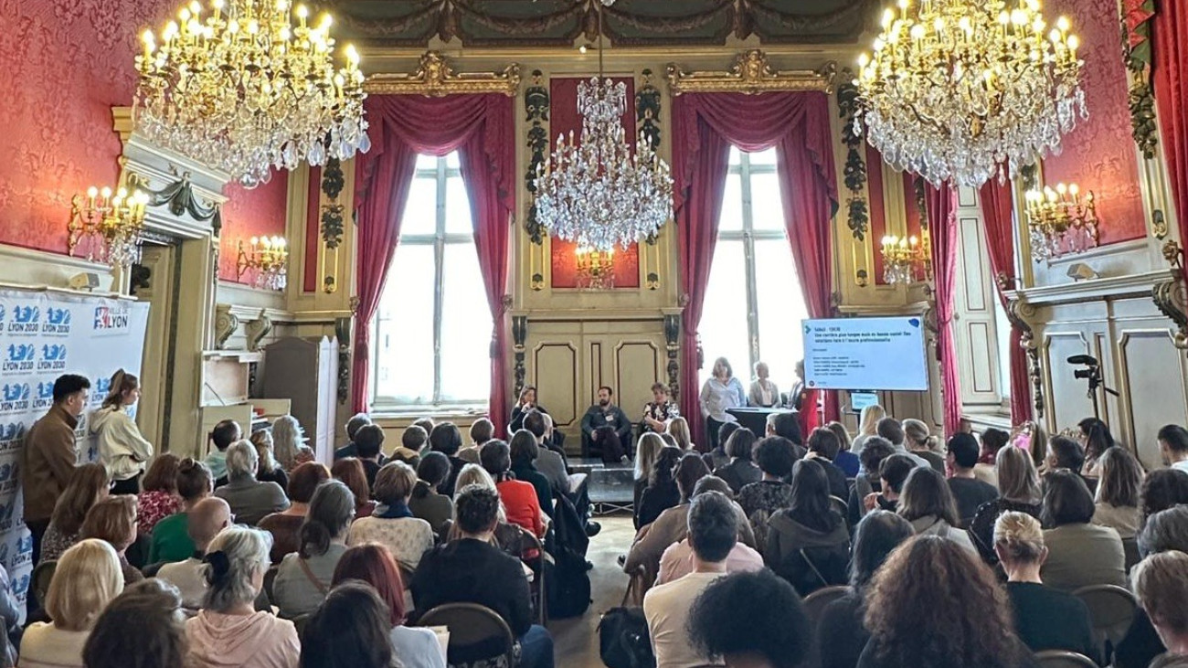 © Salon de l’évolution et de la transition professionnelle - Selon le baromètre 2024 de la formation et de l’emploi de Centre Inffo, 28 % des actifs envisagent une reconversion professionnelle, confirmant toutes les enquêtes sur le sujet.