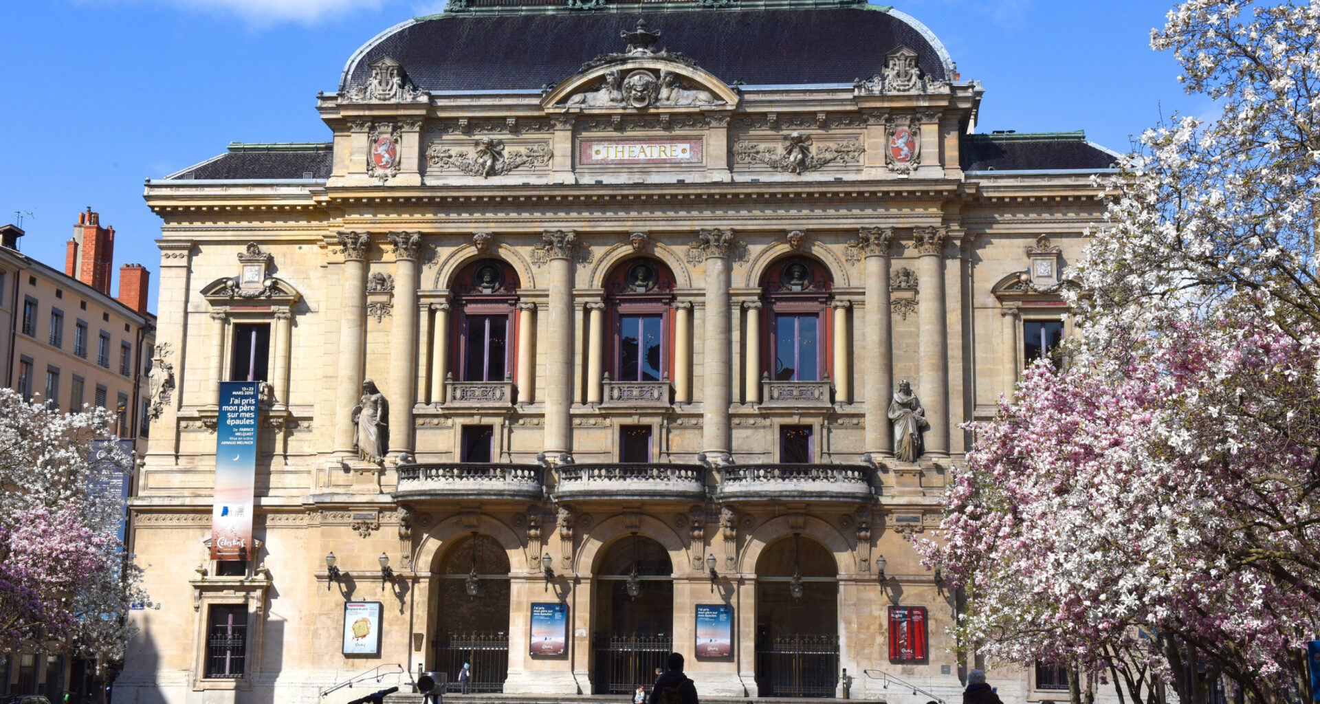 © Muriel Chaulet - Au théâtre des Célestins, les travaux concernent la restauration des couvertines et des menuiseries extérieures et un traitement des urgences structurelles en façade pour un budget de 2,8 millions.