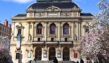 © Muriel Chaulet - Au théâtre des Célestins, les travaux concernent la restauration des couvertines et des menuiseries extérieures et un traitement des urgences structurelles en façade pour un budget de 2,8 millions.