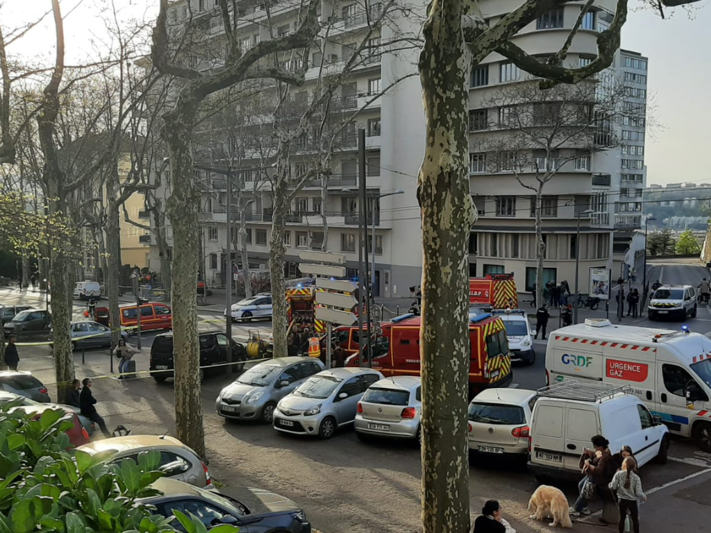plus de 50 personnes évacuées, les pompiers sur place