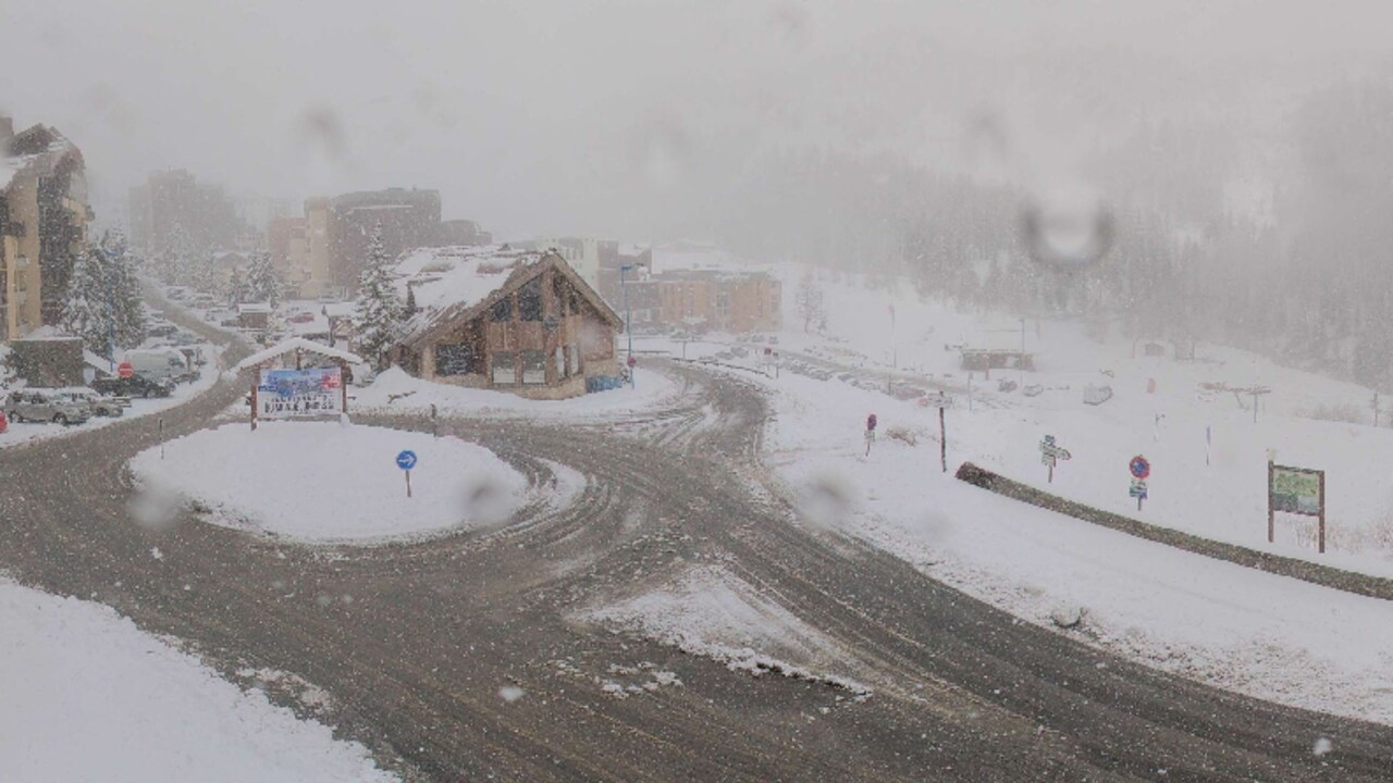 Près de Nice. De belles chutes de neige sont en cours, cette station toujours ouverte