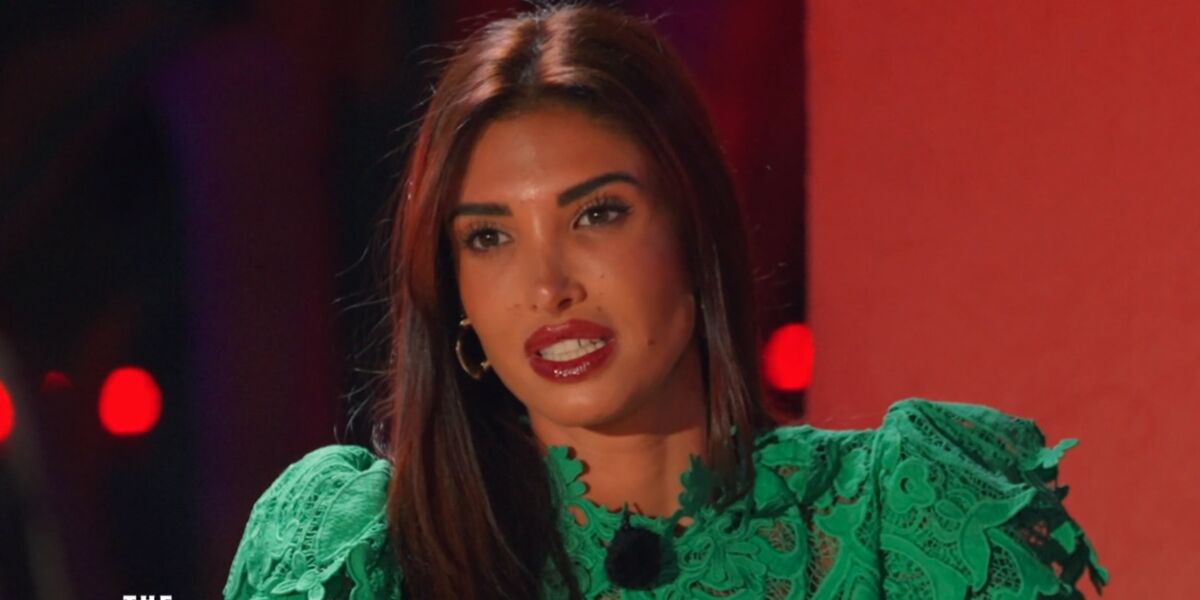Mélanie Dedigama (The Power) dénonce le harcèlement contre Vincent Queijo et Sarah Fraisou