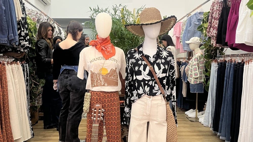 La boutique éphémère Grain de Malice a pris place dans l’enceinte de Golden Age à Marseille durant 4 jours, avant le concert de la star à Marseille.