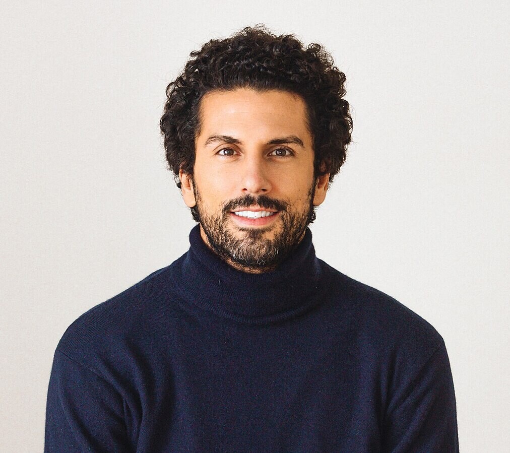 Jonathan Anguelov, l'enfant placé devenu millionnaire à Paris