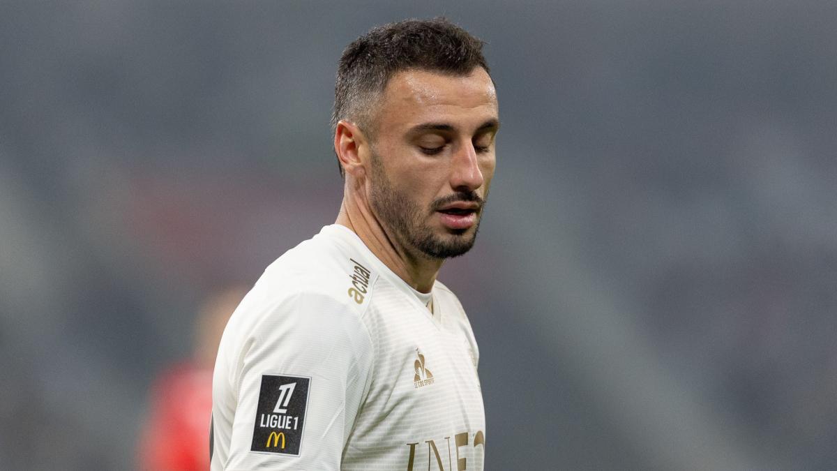 scènes de tensions entre les joueurs et les supporters