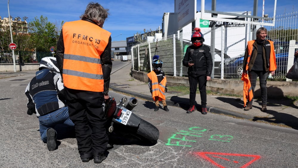 À Marseille, l'opération nids-de-poule de Pâques des motards en colère