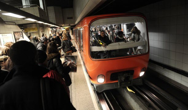La ligne D saturée dans la station Bellecour. Photo Joël Philippon