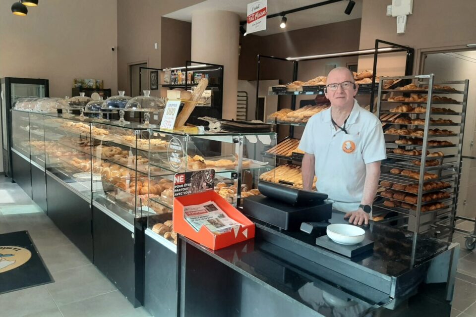 La boulangerie La Mie de l'Arlequin à Grenoble est ouverte depuis décembre 2024, après trois ans sans commerce du genre pour les quelque 12 000 familles du quartier.