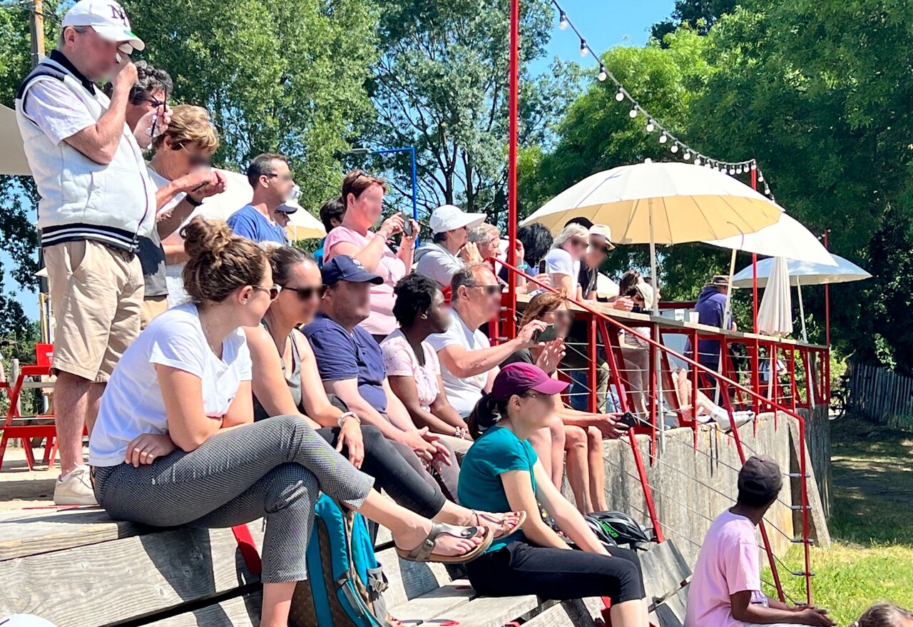 une guinguette rouvre ses portes avec un nouveau bar au bord de l'eau