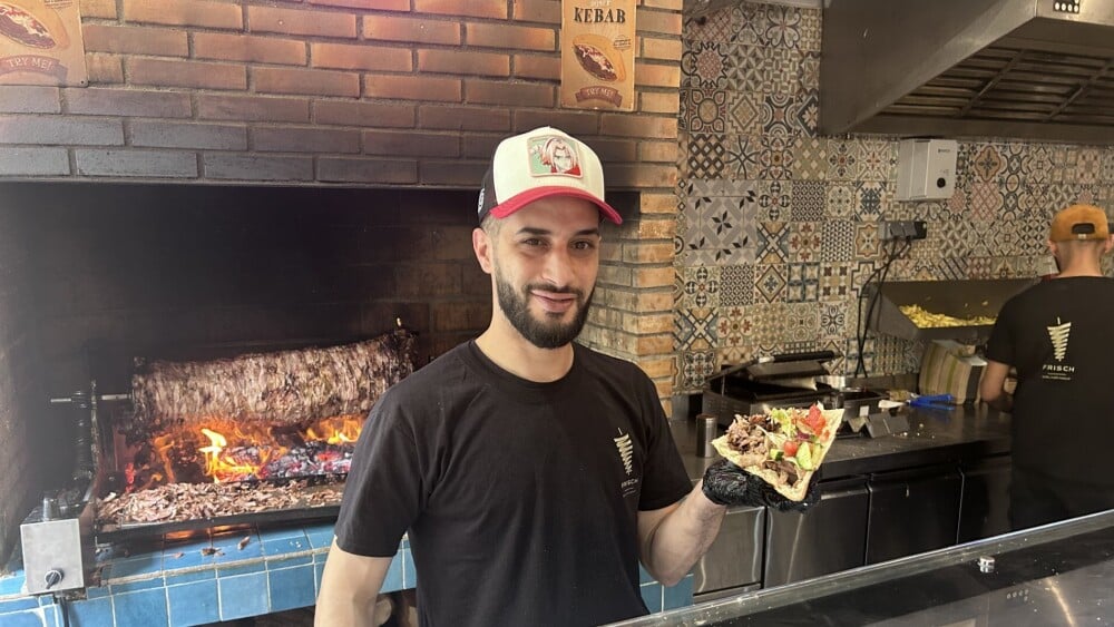 le kebab au feu de bois de Frisch vaut le détour par le cours Ju