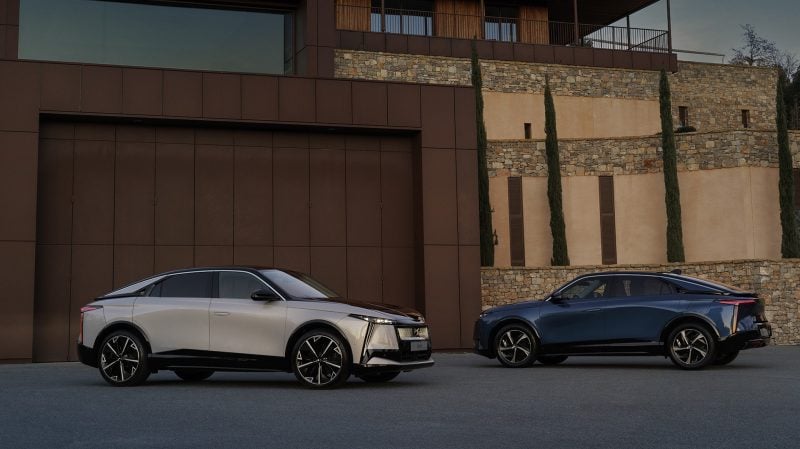 Le capot dit autoclave de la DS Numéro 8 et ses poignées de portes affleurantes motorisées seront reprises par l'Alfa Romeo Stelvio.
