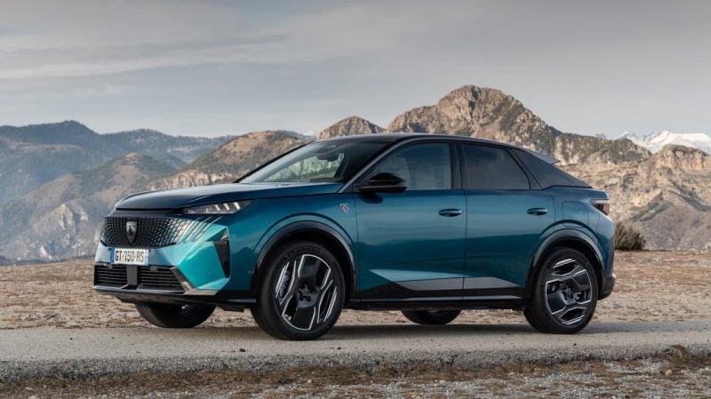 Le Peugeot 3008 recevra prochainement le renfort d'une motorisation hybride rechargeable cumulant 195 ch. Ce moteur connu en interne sous le code EP6 Gen3 fera office d'entrée de gamme pour l'Alfa Romeo Stelvio thermique.