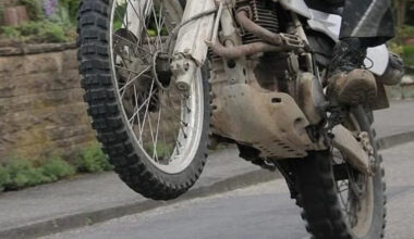 à Rennes, après un rodéo à moto, des jeunes prennent à partie la police