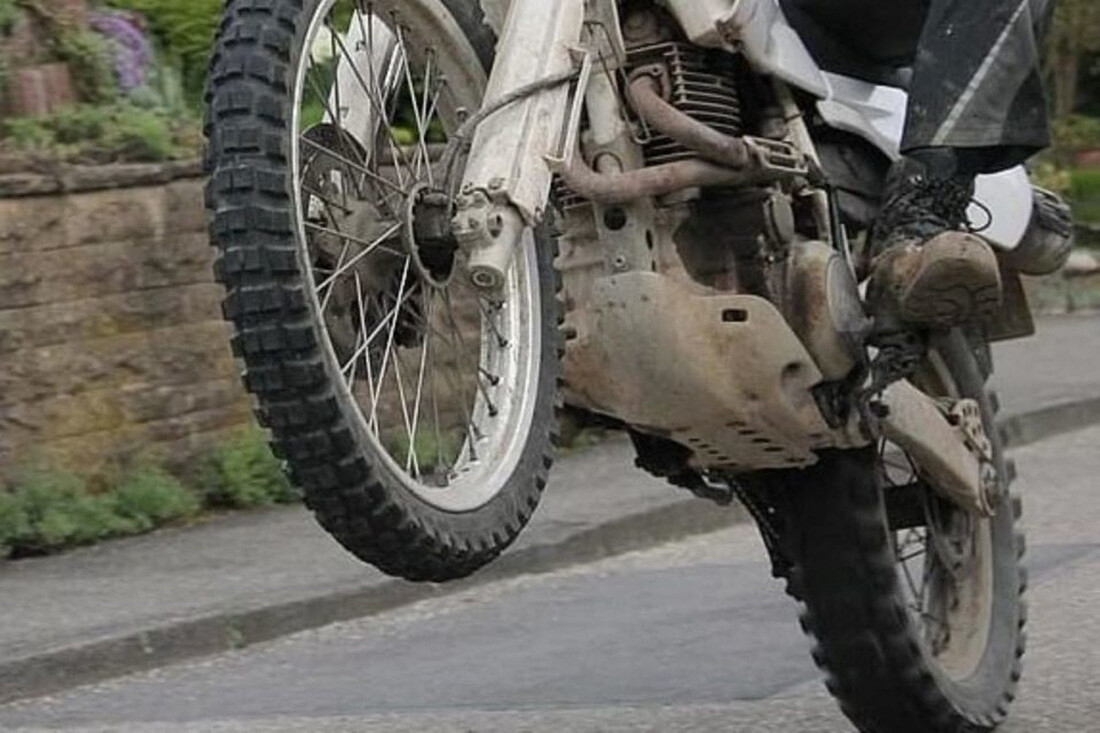à Rennes, après un rodéo à moto, des jeunes prennent à partie la police