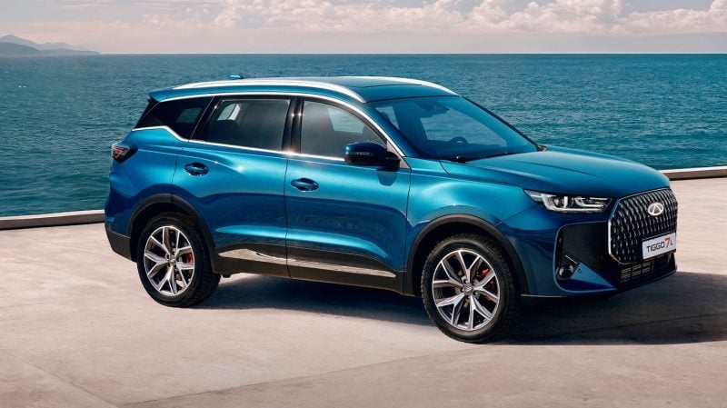 Le Tiggo 7L est signé du constructeur chinois Chery et est vendu en Chine. Mais les stocks s'accumulent. Et les prix bradés. 