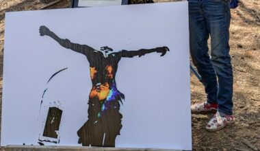 L'artiste Crislo expose à La Ciotat ses œuvres autour de la statue du "Christ de l'Île Verte"