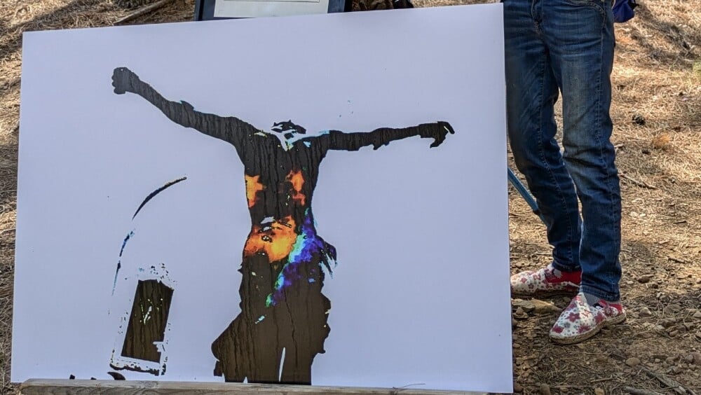 L'artiste Crislo expose à La Ciotat ses œuvres autour de la statue du "Christ de l'Île Verte"