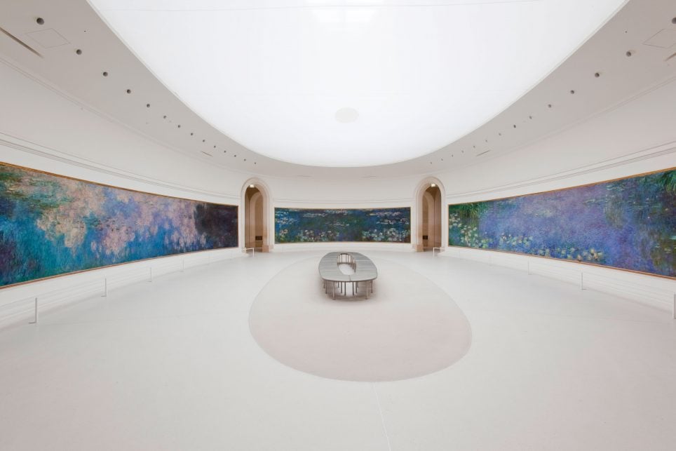 Salle des Nymphéas du Musée de l’Orangerie dans laquelle est présentée la performance « Forsythe improvisations » de Fabrice Mazliah, dans le cadre du cycle « Danse des Nymphéas »