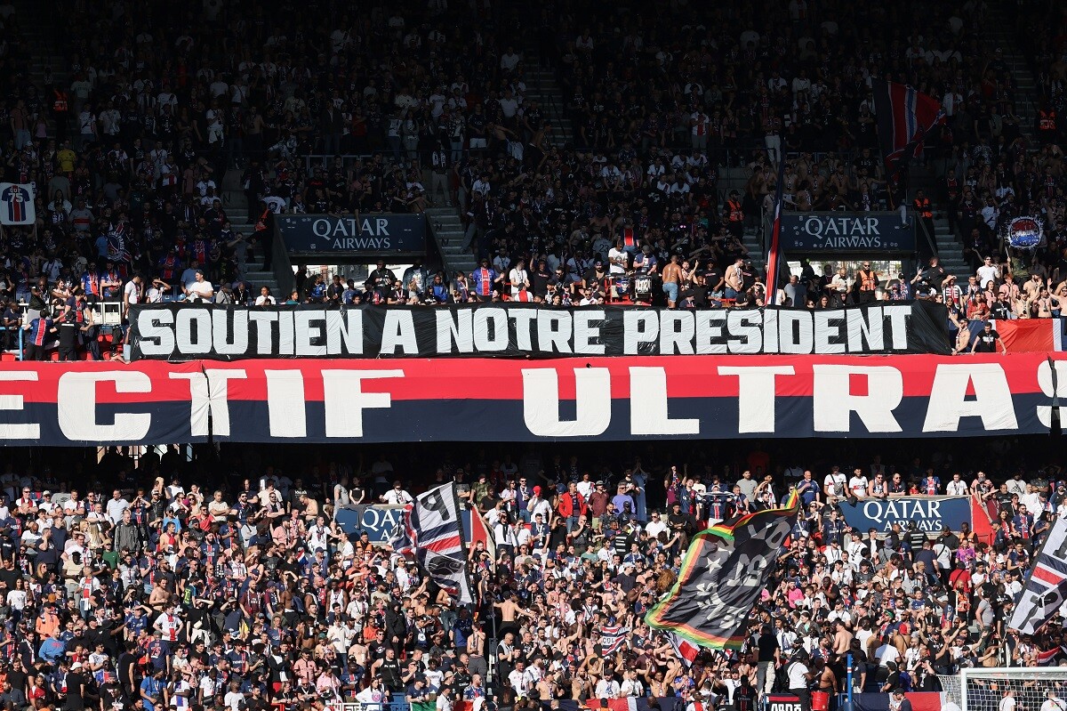 le message fort des supporters du PSG en soutien au président de Paris