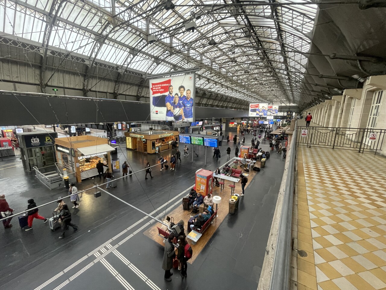 Gare de l'Est, Champs-Élysées... Plusieurs fausses alertes à la bombe ont fait tressaillir Paris mercredi