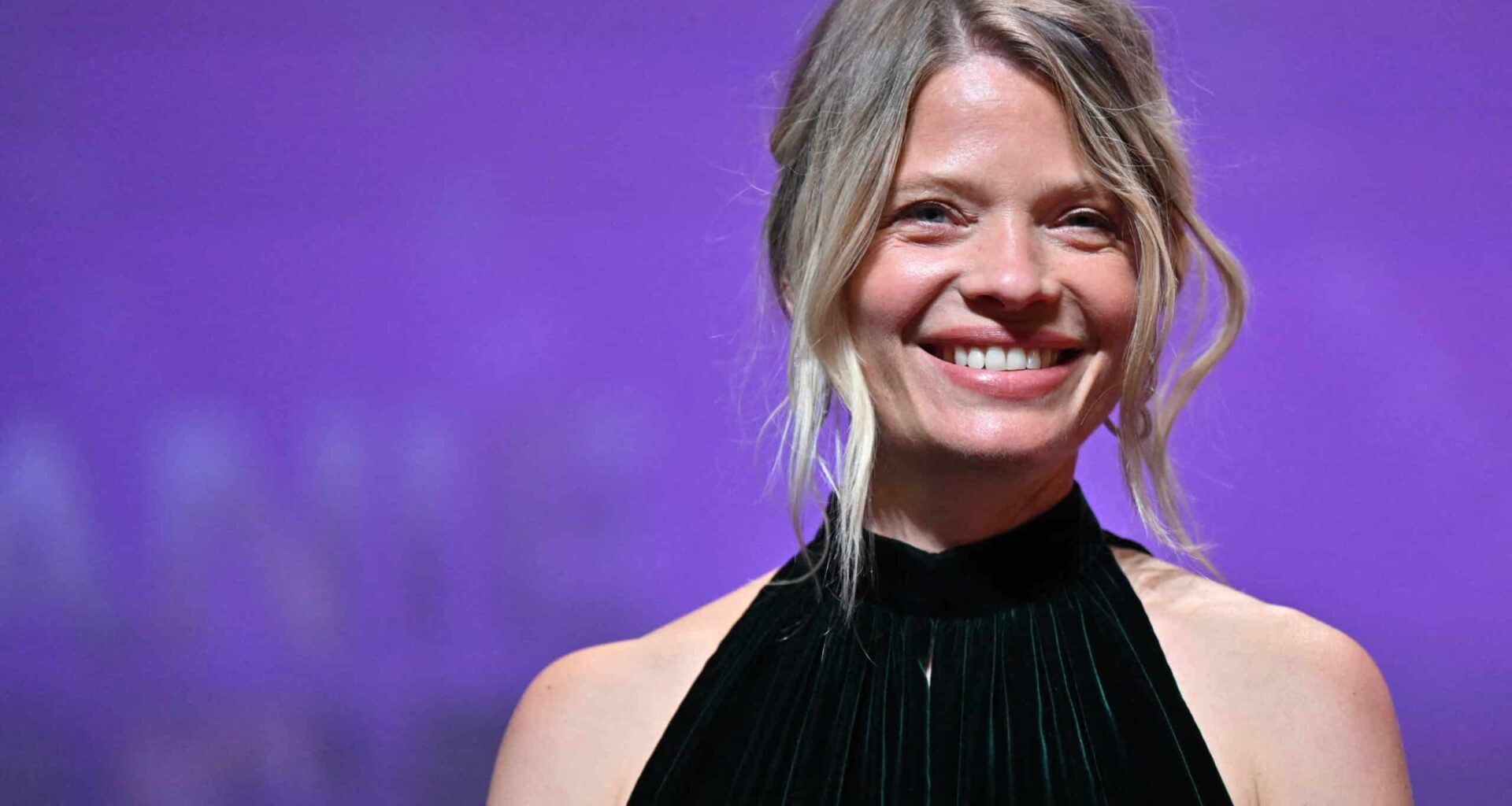 Mélanie Thierry change de tête pour une soirée mondaine : l’actrice et compagne de Raphaël méconnaissable