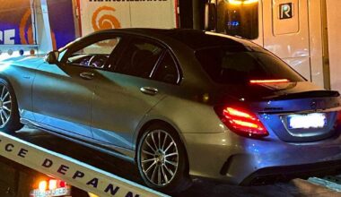 Au nord de Toulouse. Il explose le compteur de la Mercedes et dépasse les 200 km/h sur l'autoroute