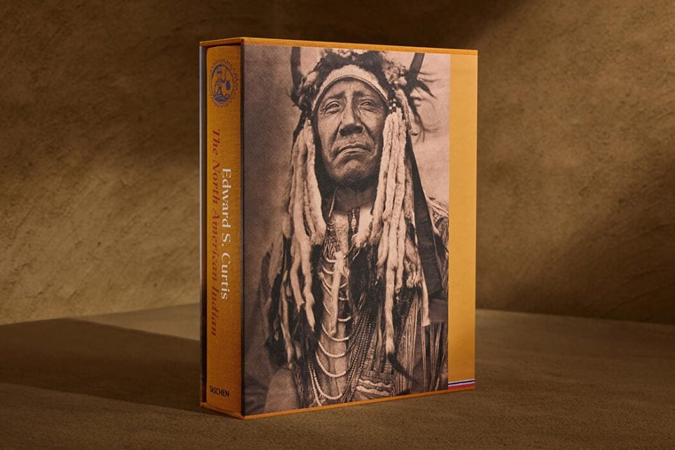 Edward S. Curtis, « The North American Indian. The Complete Portfolios » relié sous coffret aux éditions Taschen, 2025