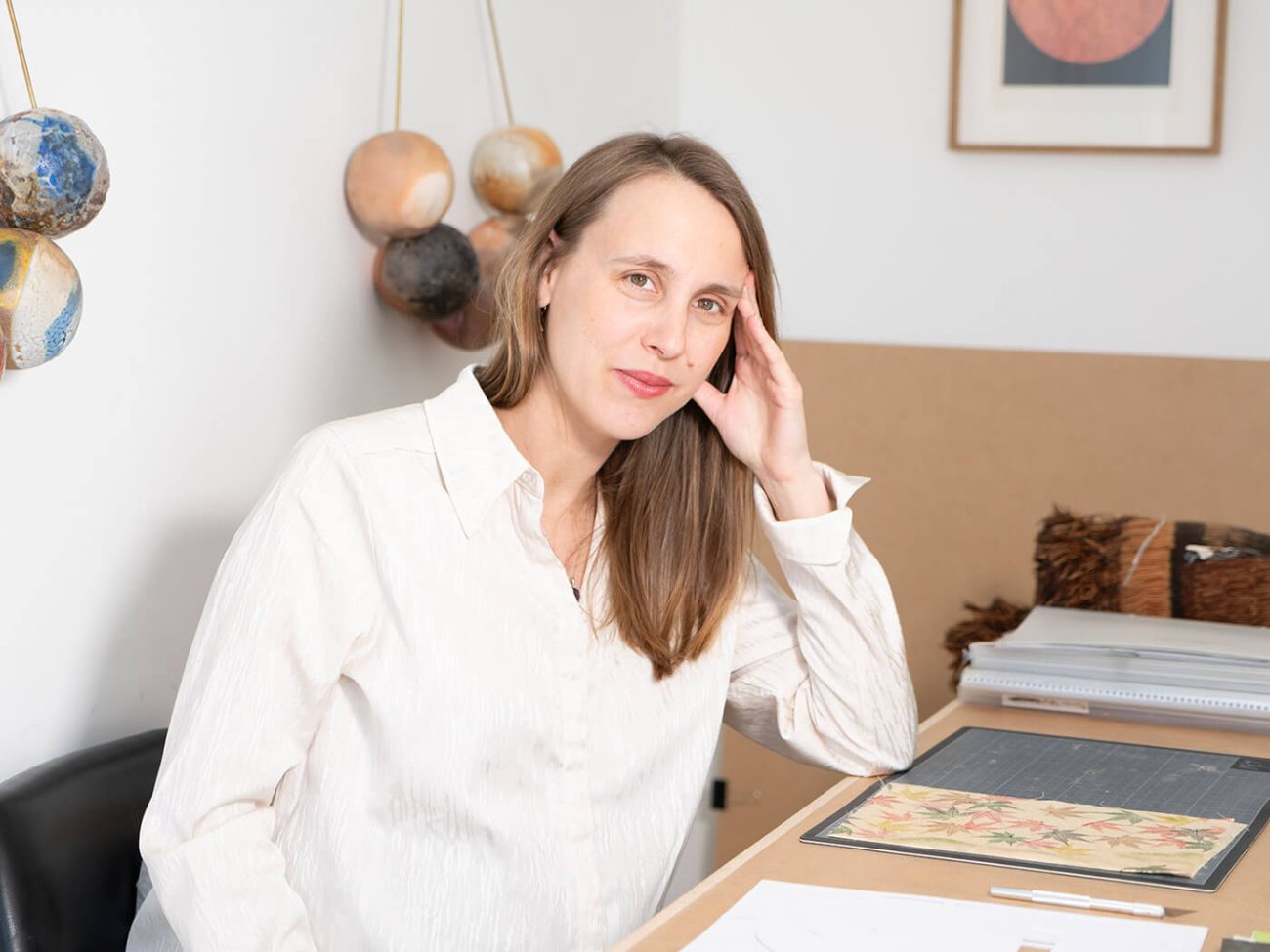 Éléonore False dans son atelier