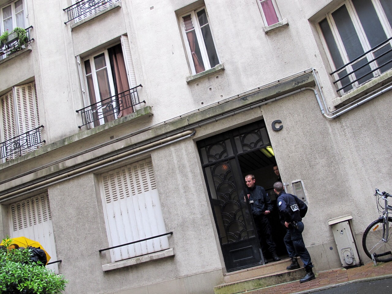 Procès. Les larmes amères de la famille d'Eslam, assassinée par son ex-mari il y a 15 ans à Paris